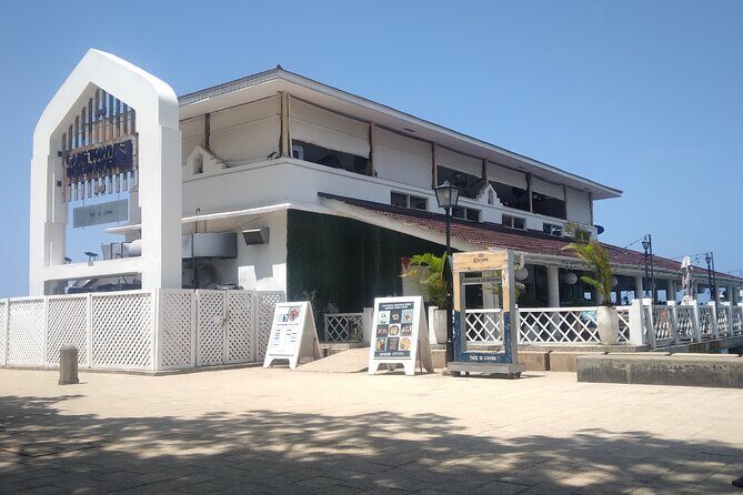 3-Hour Private City Tour in Zanzibar Island - House of Wonders: a short stop with guided context