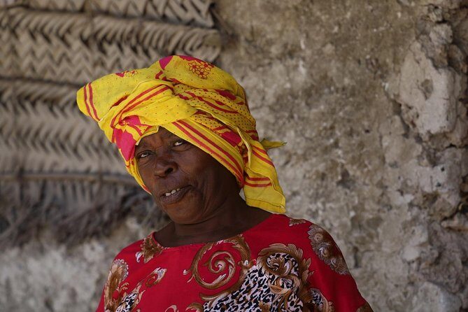 Jambiani Village Women at work and play - Coconut husk rope and doormats: from beach waste to useful goods