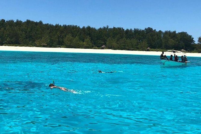 Snorkeling at Mnemba Atoll - Entering Mnemba Atoll Marine Park: why this spot is a favorite