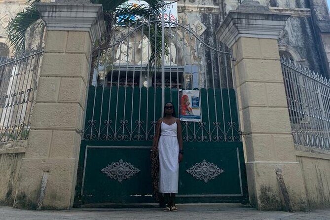 STONE TOWN, PRISON ISLAND AND SPICE FARM ( Lunch included ) - Guides, boats, and the small things that shape your day
