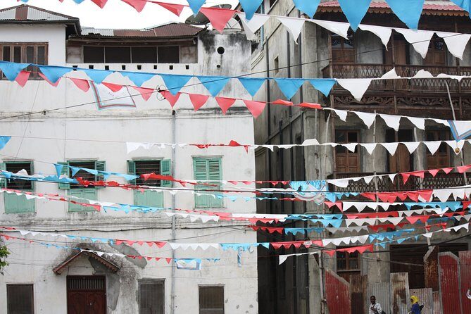 Stone Town Walking Tour in Zanzibar - Darajani Bazaar: shopping help without getting lost in the chaos