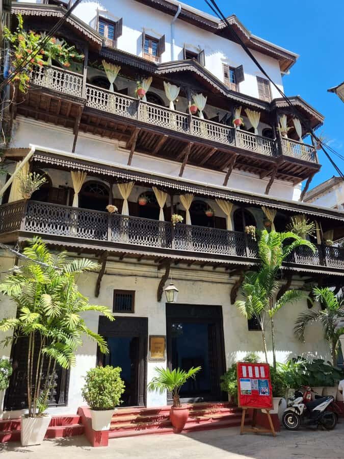 Stone Town's Hidden History: Private Guided Walking Tour - Markets and the Spice-and-Coffee Rhythm