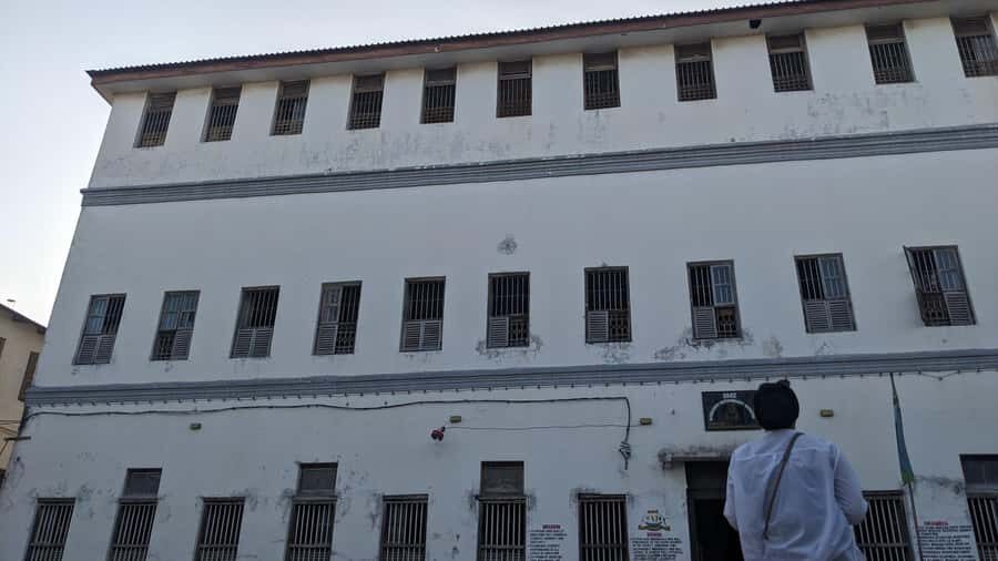 Stone Town's Hidden History: Private Guided Walking Tour - Hamamni Baths and Religious Sites: What’s Optional vs Included