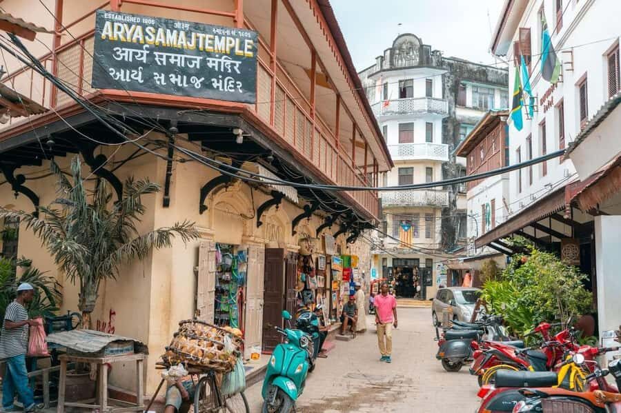 Stone Town's Hidden History: Private Guided Walking Tour - Getting Oriented: Old Fort Meets the Narrow Streets