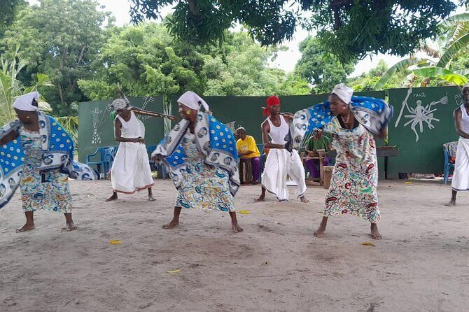 The Best/Top Rated Cultural City Tour in Dar es Salaam - Slipway Shopping Centre (or Mwenge): coastal crafts and bargaining reality (30 minutes)