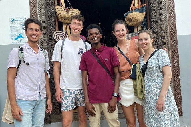 Welcome Zanzibar : A Journey through time for the Old Town - Forodhani to the First Streets: Getting Oriented Fast