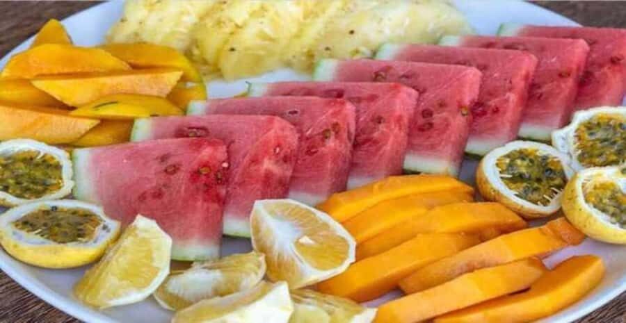 ZANZIBAR : Mnemba Dolphin and Snorkeling Tour - The boat ride from Nungwi: dhow calm or speedboat punch