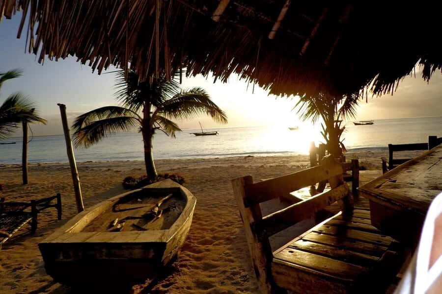 Zanzibar: Nakupenda Sandbank and Prison Island Tour & Lunch - Seafood lunch on the sand: what you’re really buying
