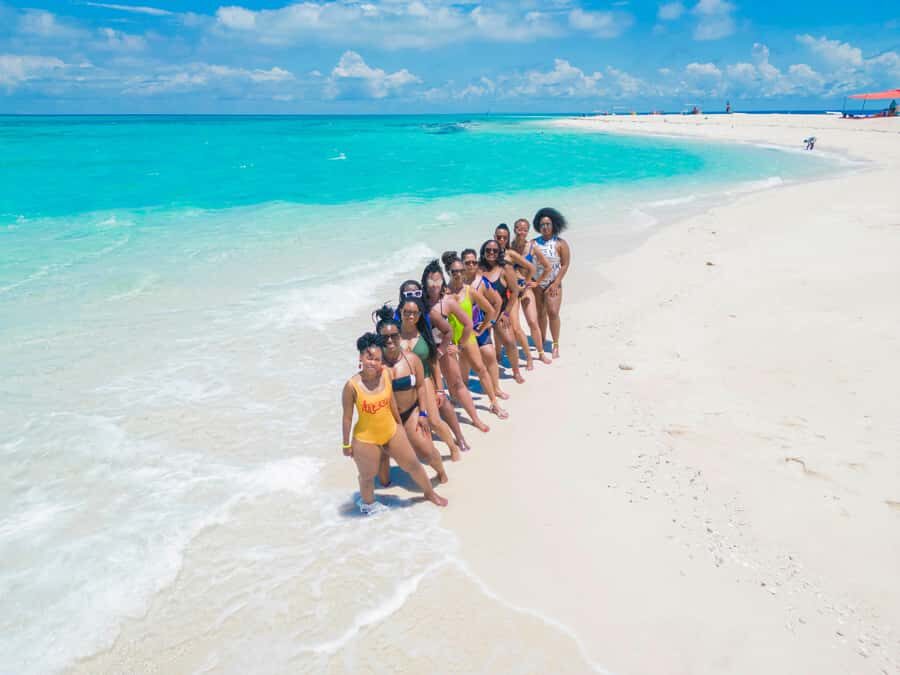 Zanzibar: Nakupenda Sandbank & Prison Island Trip with Lunch - Guides and boat crew: where comfort makes the day smoother