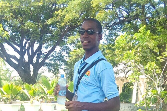 Zanzibar Stone Town Walking Tour - Stop 2: Old Fort (Ngome Kongwe) and the wall details you’d miss alone